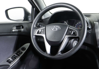 Подержанный автомобиль Hyundai Solaris Hatchback 2016 года (13 фото)