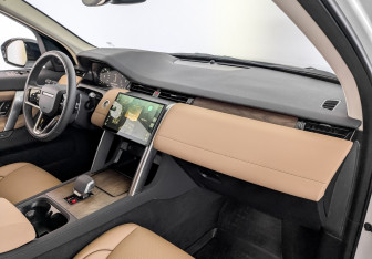 Подержанный автомобиль Land Rover Discovery Sport 2025 года (11 фото)