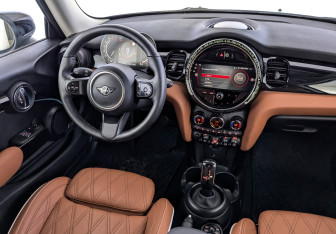 Подержанный автомобиль MINI Hatch 2022 года (29 фото)