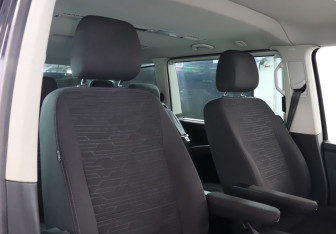 Подержанный автомобиль Volkswagen Multivan 2020 года (16 фото)