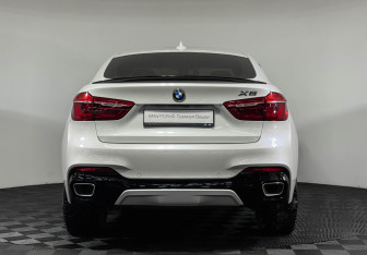 Подержанный автомобиль BMW X6 2018 года (4 фото)