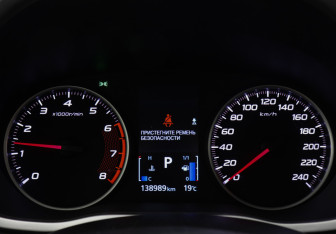 Подержанный автомобиль Mitsubishi Eclipse Cross 2018 года (11 фото)