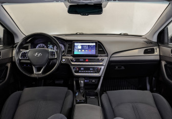 Подержанный автомобиль Hyundai Sonata 2019 года (14 фото)
