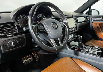 Подержанный автомобиль Volkswagen Touareg 2014 года (13 фото)