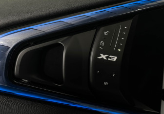 Подержанный автомобиль BMW X3 2024 года (19 фото)