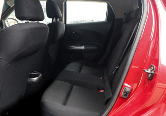 Подержанный автомобиль Nissan Juke 2011 года (10 фото)