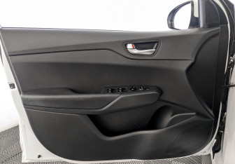 Подержанный автомобиль Hyundai Solaris Sedan 2021 года (19 фото)