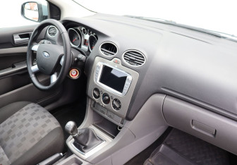 Подержанный автомобиль Ford Focus Hatchback 2009 года (10 фото)