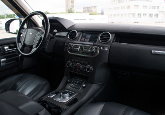 Подержанный автомобиль Land Rover Discovery 2015 года (11 фото)