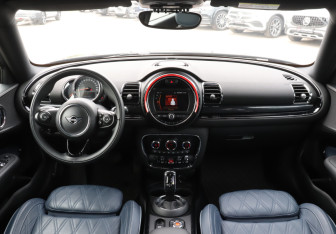 Подержанный автомобиль MINI Clubman Wagon 2020 года (12 фото)