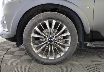Подержанный автомобиль Infiniti QX80 2020 года (12 фото)