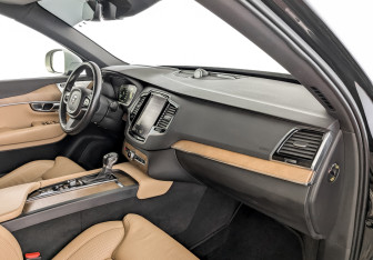 Подержанный автомобиль Volvo XC90 2017 года (11 фото)