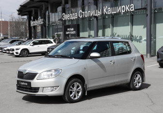 Подержанный автомобиль Skoda Fabia Hatchback 2012 года (1 фото)