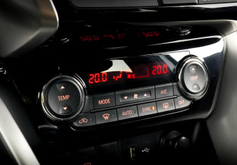 Подержанный автомобиль Mitsubishi Eclipse Cross 2021 года (25 фото)