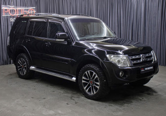 Подержанный автомобиль Mitsubishi Pajero 2012 года (3 фото)