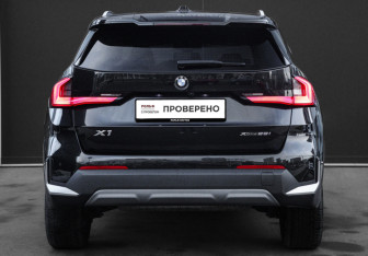 Подержанный автомобиль BMW X1 2022 года (6 фото)