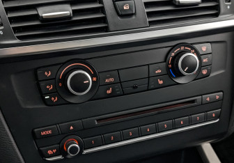 Подержанный автомобиль BMW X3 2013 года (21 фото)