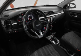 Подержанный автомобиль Kia Rio Hatchback 2019 года (7 фото)