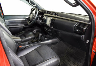 Подержанный автомобиль Toyota Hilux 2020 года (6 фото)