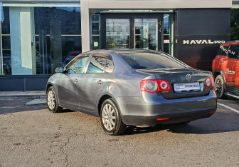 Подержанный автомобиль Volkswagen Jetta Sedan 2009 года (7 фото)