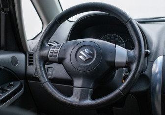 Подержанный автомобиль Suzuki SX4 Hatchback 2008 года (15 фото)