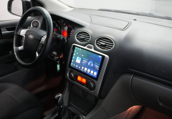 Подержанный автомобиль Ford Focus Hatchback 2010 года (9 фото)