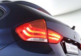 Подержанный автомобиль BMW X1 2012 года (19 фото)