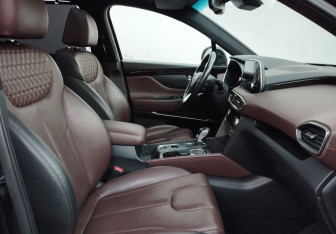 Подержанный автомобиль Hyundai Santa Fe 2019 года (10 фото)