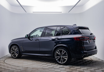 Подержанный автомобиль BMW X5 2018 года (7 фото)