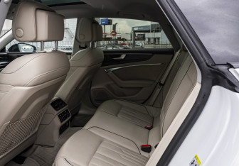 Подержанный автомобиль Audi A7 2021 года (17 фото)