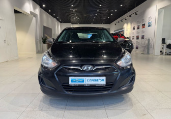 Подержанный автомобиль Hyundai Solaris Sedan 2013 года (2 фото)