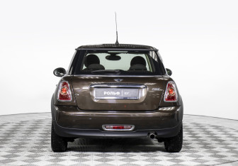 Подержанный автомобиль MINI Hatch 2011 года (6 фото)
