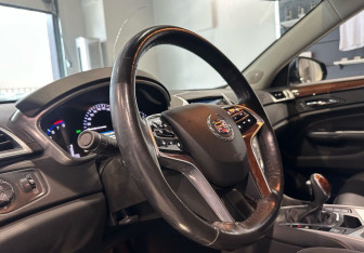 Подержанный автомобиль Cadillac SRX 2013 года (12 фото)