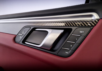 Подержанный автомобиль Porsche Macan 2021 года (22 фото)