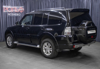 Подержанный автомобиль Mitsubishi Pajero 2018 года (7 фото)