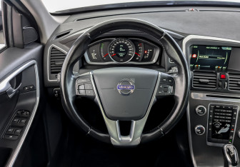 Подержанный автомобиль Volvo XC60 2015 года (21 фото)