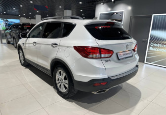 Подержанный автомобиль DongFeng AX7 2018 года (4 фото)