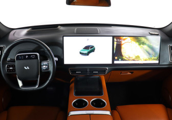 Подержанный автомобиль LiXiang L7 2024 года (12 фото)