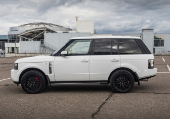 Подержанный автомобиль Land Rover Range Rover 2011 года (10 фото)