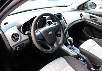 Подержанный автомобиль Chevrolet Cruze Sedan 2011 года (7 фото)