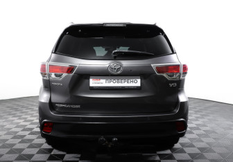 Подержанный автомобиль Toyota Highlander 2014 года (6 фото)