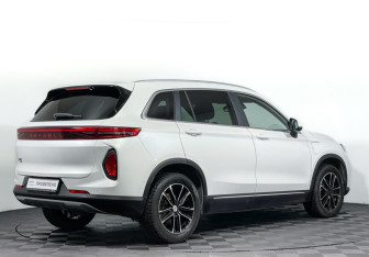 Подержанный автомобиль Skywell ET5 2022 года (5 фото)