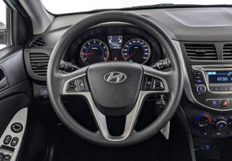 Подержанный автомобиль Hyundai Solaris Sedan 2015 года (22 фото)