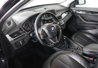 Подержанный автомобиль BMW X1 2017 года (11 фото)