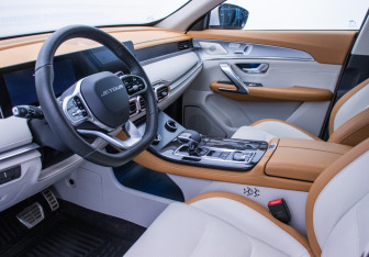 Подержанный автомобиль Jetour X70 2023 года (9 фото)