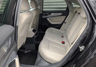 Подержанный автомобиль Audi A6 Sedan 2021 года (12 фото)