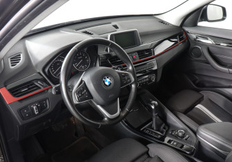 Подержанный автомобиль BMW X1 2017 года (11 фото)