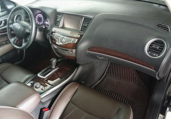Подержанный автомобиль Infiniti JX 2013 года (11 фото)
