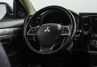 Подержанный автомобиль Mitsubishi Outlander 2013 года (10 фото)