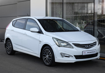 Подержанный автомобиль Hyundai Solaris Hatchback 2015 года (3 фото)